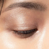 Přírodní metalický oční stín Closer