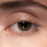 Přírodní metalický oční stín Closer