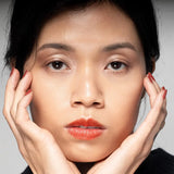 Přírodní metalický oční stín Closer